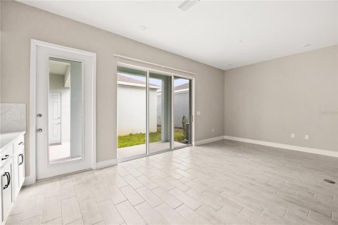 House in Winter Garden, Florida 4 bedrooms, 193.98 sq.m. № 2196938 - photo 25