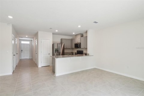 Townhouse in Davenport, Florida 3 bedrooms, 135.92 sq.m. № 1609575 - photo 2