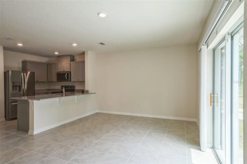 Townhouse in Davenport, Florida 3 bedrooms, 135.92 sq.m. № 1609575 - photo 4