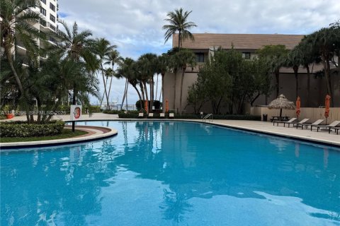 Condo in Miami, Florida, 1 bedroom  № 2004479 - photo 13