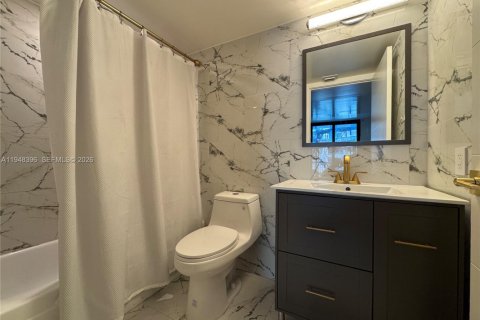 Condo in Miami, Florida, 1 bedroom  № 2004479 - photo 9
