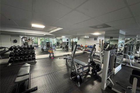 Condo in Miami, Florida, 1 bedroom  № 2004479 - photo 18