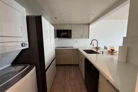 Condo in Miami, Florida, 1 bedroom  № 2004479 - photo 2