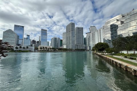 Condo in Miami, Florida, 1 bedroom  № 2004479 - photo 19