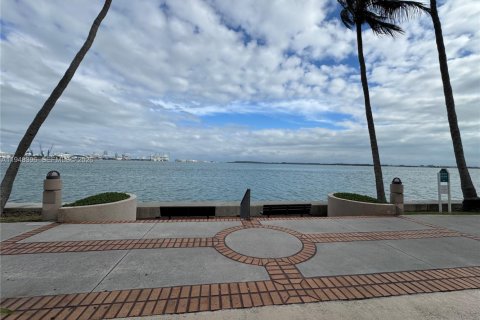 Condo in Miami, Florida, 1 bedroom  № 2004479 - photo 16
