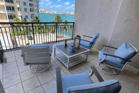 Condo in Miami, Florida, 1 bedroom  № 2004479 - photo 5