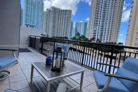 Condo in Miami, Florida, 1 bedroom  № 2004479 - photo 7