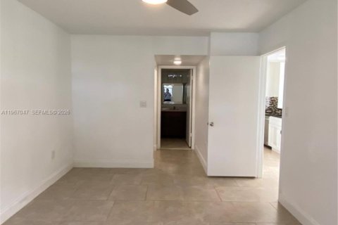 Снять в аренду кондоминиум в Окленд-Парк, Флорида 2 спальни, 96.43м2, № 2028723 - фото 17