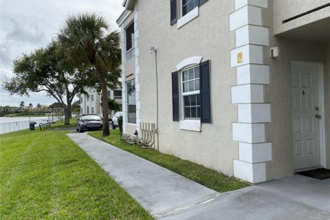 Снять в аренду кондоминиум в Окленд-Парк, Флорида 2 спальни, 96.43м2, № 2028723 - фото 3