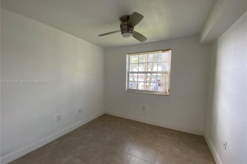 Снять в аренду кондоминиум в Окленд-Парк, Флорида 2 спальни, 96.43м2, № 2028723 - фото 23