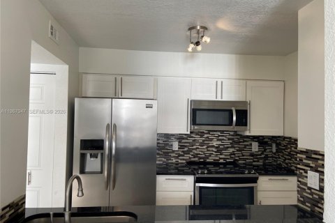 Снять в аренду кондоминиум в Окленд-Парк, Флорида 2 спальни, 96.43м2, № 2028723 - фото 13