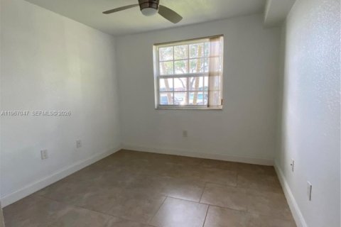 Снять в аренду кондоминиум в Окленд-Парк, Флорида 2 спальни, 96.43м2, № 2028723 - фото 24