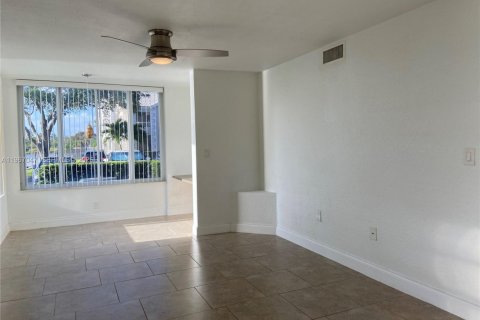 Снять в аренду кондоминиум в Окленд-Парк, Флорида 2 спальни, 96.43м2, № 2028723 - фото 10