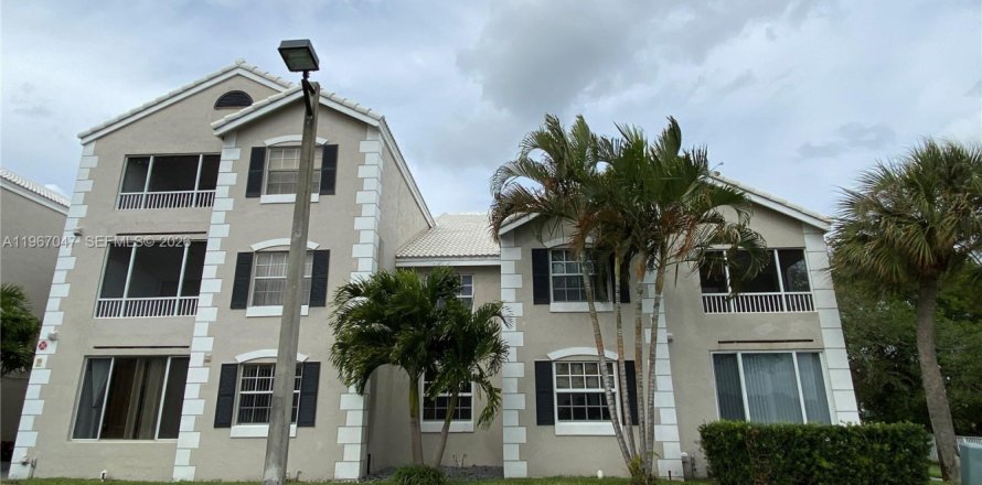 Кондоминиум с 2 спальнями в Окленд-Парк, Флорида № 2028723