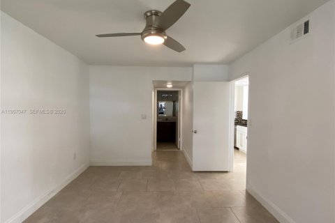 Снять в аренду кондоминиум в Окленд-Парк, Флорида 2 спальни, 96.43м2, № 2028723 - фото 18