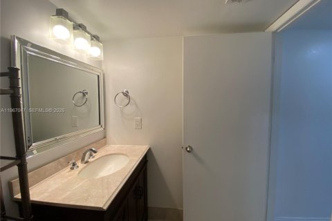 Снять в аренду кондоминиум в Окленд-Парк, Флорида 2 спальни, 96.43м2, № 2028723 - фото 22