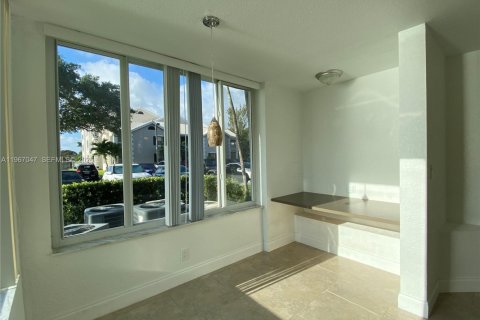 Снять в аренду кондоминиум в Окленд-Парк, Флорида 2 спальни, 96.43м2, № 2028723 - фото 16