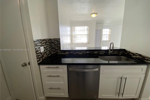 Снять в аренду кондоминиум в Окленд-Парк, Флорида 2 спальни, 96.43м2, № 2028723 - фото 27