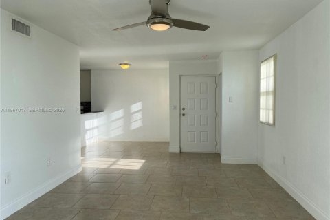 Снять в аренду кондоминиум в Окленд-Парк, Флорида 2 спальни, 96.43м2, № 2028723 - фото 15