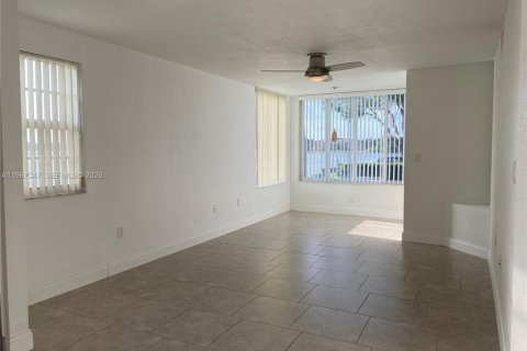 Снять в аренду кондоминиум в Окленд-Парк, Флорида 2 спальни, 96.43м2, № 2028723 - фото 8