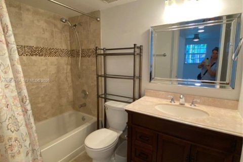 Снять в аренду кондоминиум в Окленд-Парк, Флорида 2 спальни, 96.43м2, № 2028723 - фото 21