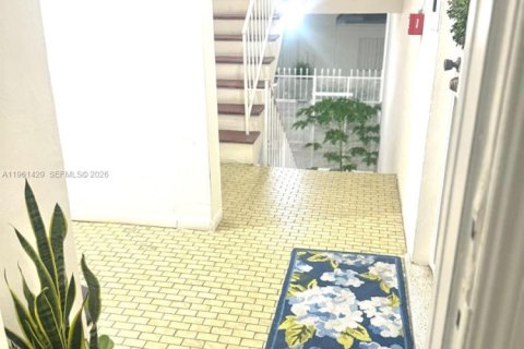 Condo in Miami, Florida, 2 bedrooms  № 2027441 - photo 5