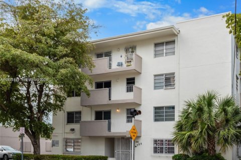 Condo in Miami, Florida, 2 bedrooms  № 2027441