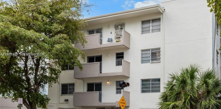 Condo in Miami, Florida, 2 bedrooms  № 2027441