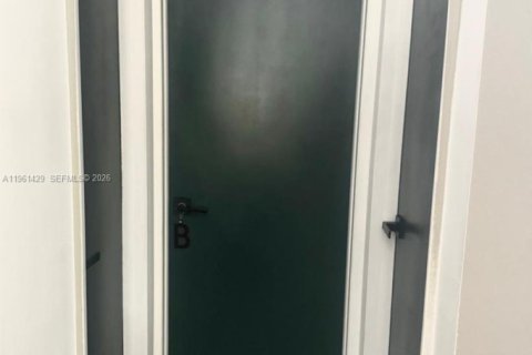 Condo in Miami, Florida, 2 bedrooms  № 2027441 - photo 16