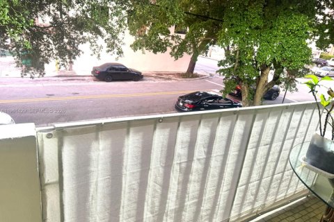 Condo in Miami, Florida, 2 bedrooms  № 2027441 - photo 14