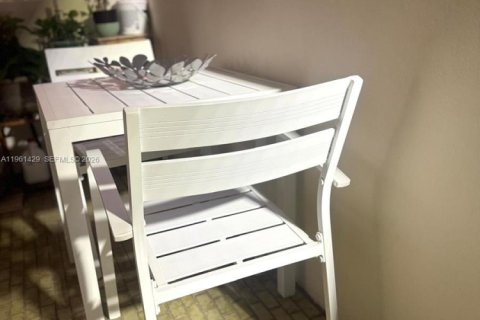 Condo in Miami, Florida, 2 bedrooms  № 2027441 - photo 15