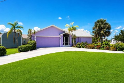 House in Port Charlotte, Florida 3 bedrooms, 146.88 sq.m. № 2341794