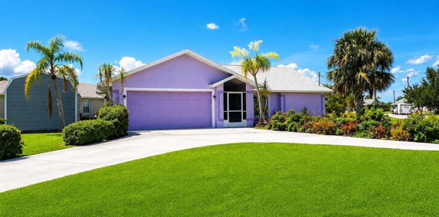 Villa ou maison à Port Charlotte, Floride 3 chambres, 146.88 m2 № 2341794