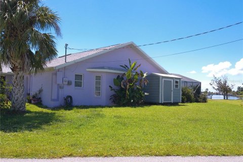 Villa ou maison à vendre à Port Charlotte, Floride: 3 chambres, 146.88 m2 № 2341794 - photo 23