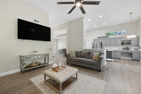 Casa en venta en Orlando, Florida, 4 dormitorios, 183.67 m2 № 1910621 - foto 17