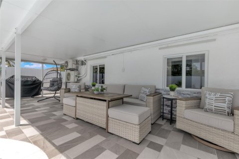 Villa ou maison à vendre à Miami, Floride: 3 chambres, 165.55 m2 № 2080566 - photo 29