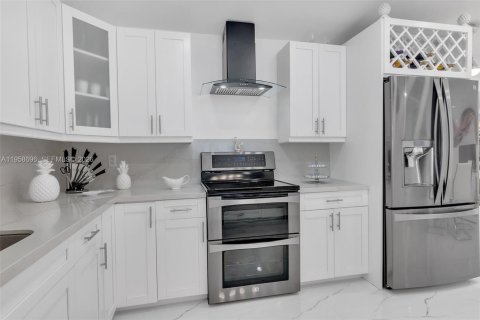 Villa ou maison à vendre à Miami, Floride: 3 chambres, 165.55 m2 № 2080566 - photo 9
