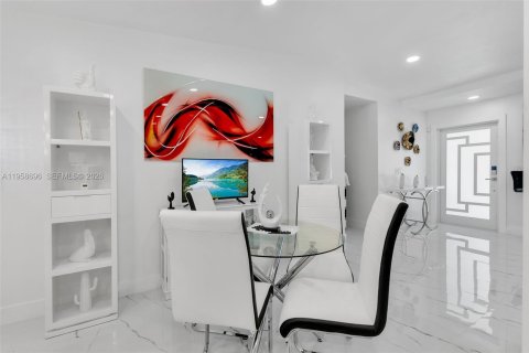 Villa ou maison à vendre à Miami, Floride: 3 chambres, 165.55 m2 № 2080566 - photo 7