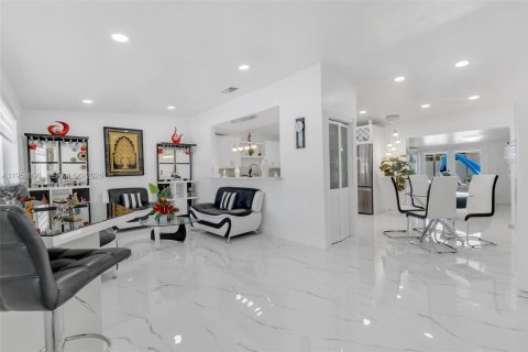 Villa ou maison à vendre à Miami, Floride: 3 chambres, 165.55 m2 № 2080566 - photo 6