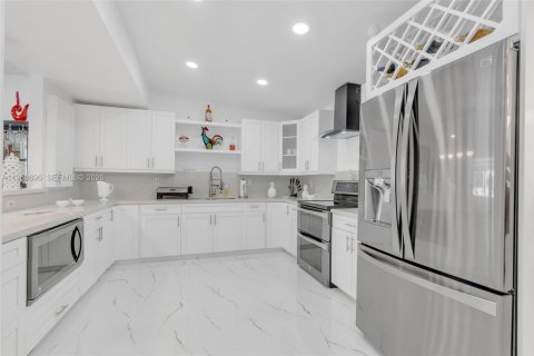 Villa ou maison à vendre à Miami, Floride: 3 chambres, 165.55 m2 № 2080566 - photo 10