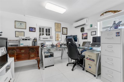 Villa ou maison à vendre à Miami, Floride: 3 chambres, 165.55 m2 № 2080566 - photo 12