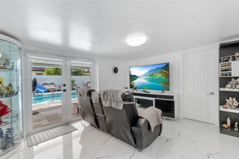 Villa ou maison à vendre à Miami, Floride: 3 chambres, 165.55 m2 № 2080566 - photo 11