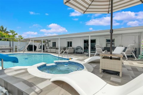 Villa ou maison à vendre à Miami, Floride: 3 chambres, 165.55 m2 № 2080566 - photo 27