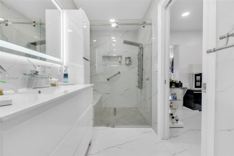 Villa ou maison à vendre à Miami, Floride: 3 chambres, 165.55 m2 № 2080566 - photo 18