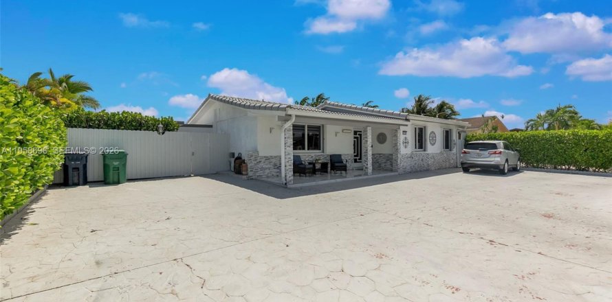Villa ou maison à Miami, Floride 3 chambres, 165.55 m2 № 2080566