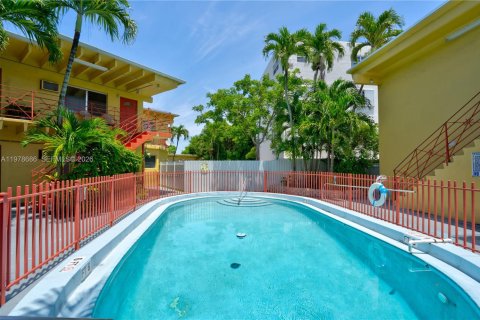 Condo in North Miami, Florida, 1 bedroom  № 2044484 - photo 3