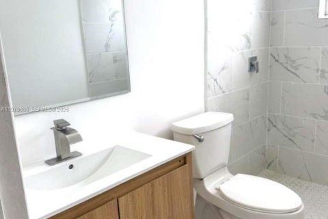 Condo in North Miami, Florida, 1 bedroom № 2044484 - photo 13