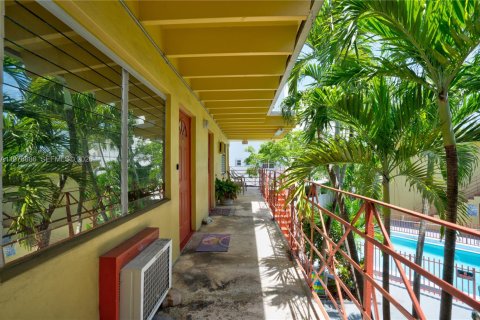 Condo in North Miami, Florida, 1 bedroom № 2044484 - photo 12