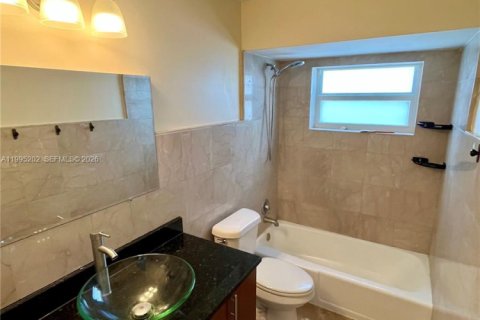 Copropriété à louer à Hollywood, Floride: 2 chambres, 89.19 m2 № 2059147 - photo 6