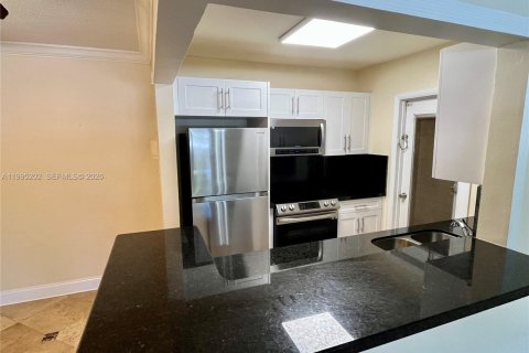 Copropriété à louer à Hollywood, Floride: 2 chambres, 89.19 m2 № 2059147 - photo 5